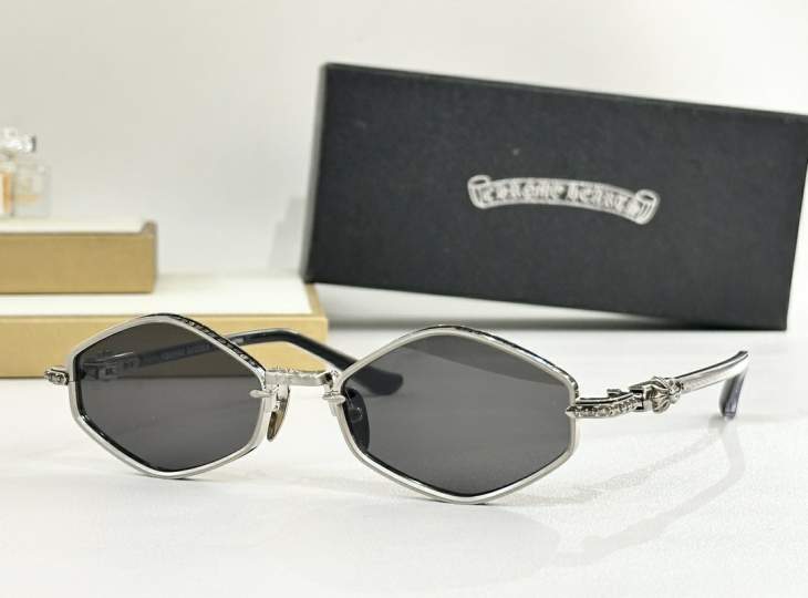Picture of Chrome Hearts Sunglasses _SKUfw76704355fw